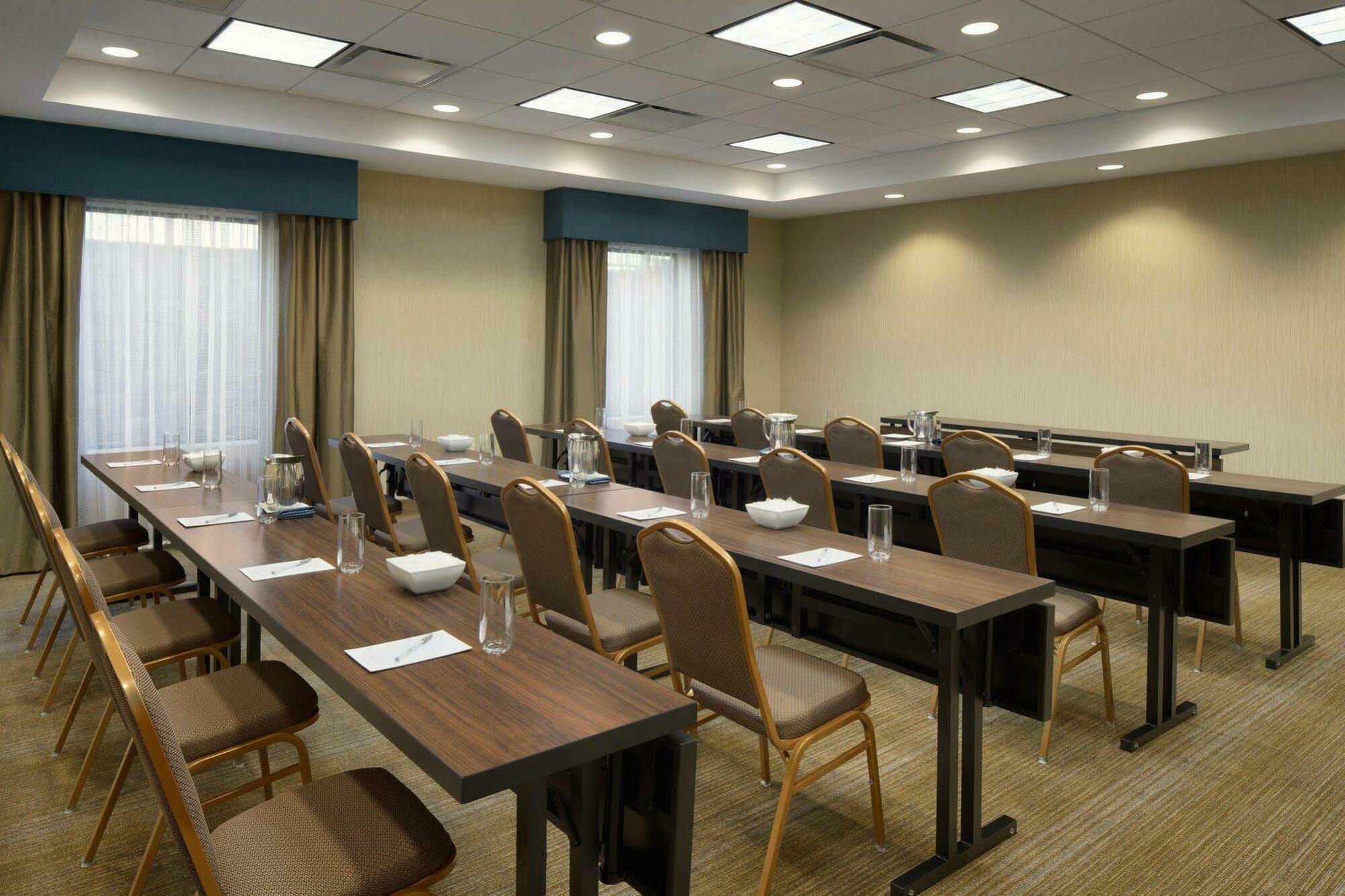 Hampton & Aberdeen/apg South Hotel 3*